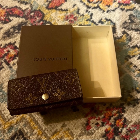 Louis Vuitton Key Holder - Picture 2 of 13